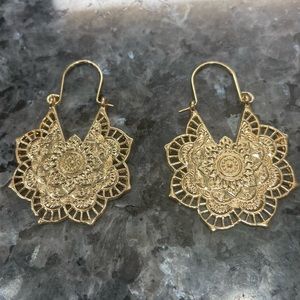 2/$29 or 3/$39 NWOT Gold tone floral metal boho earrings